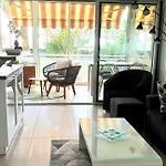 Garden&beach sea view apartment Cannes